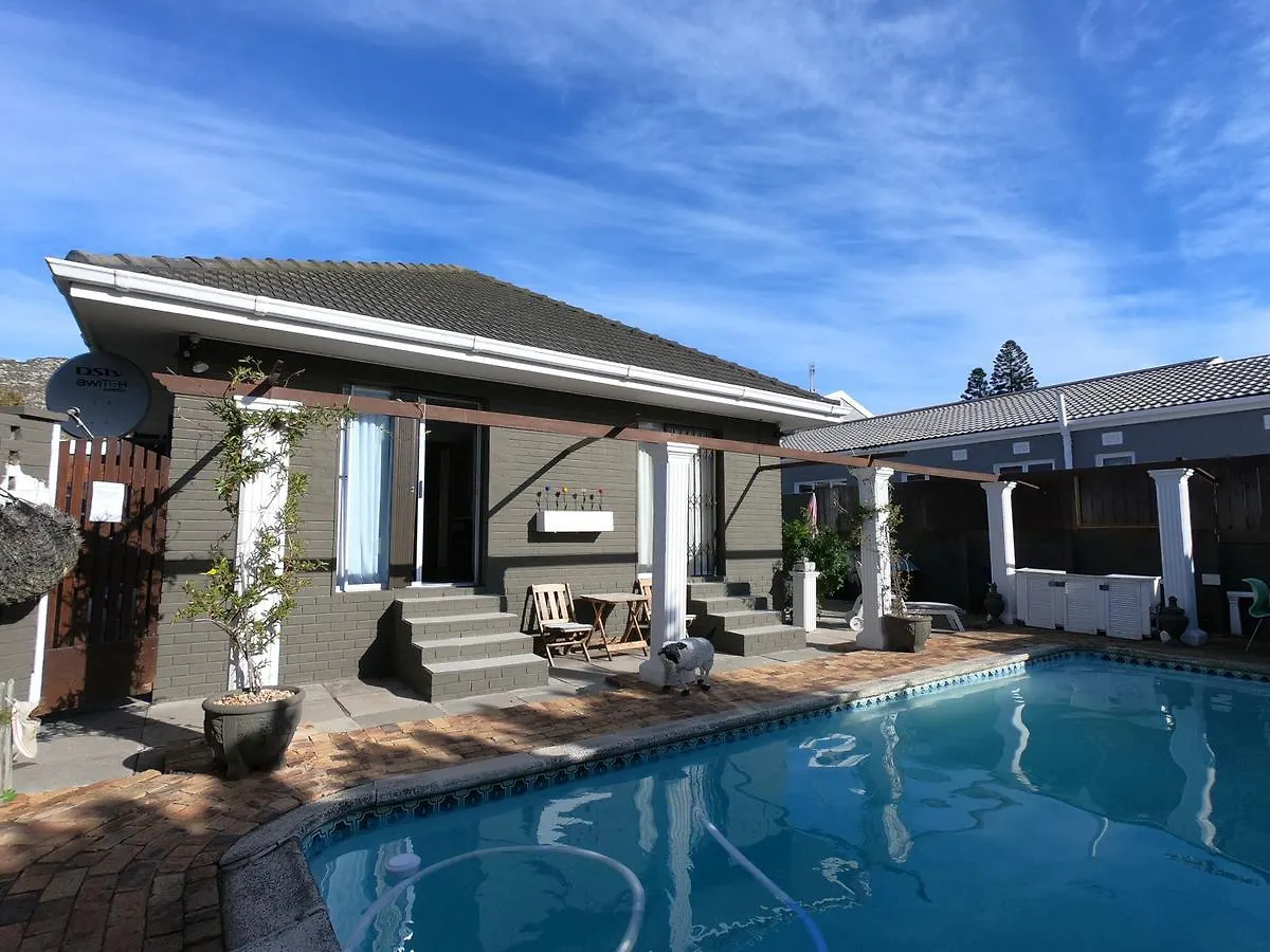 Leo'S Den Bed & Breakfast Fish Hoek South Africa