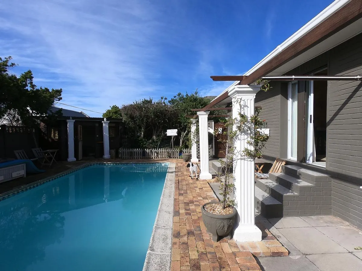 Leo'S Den Bed & Breakfast Fish Hoek