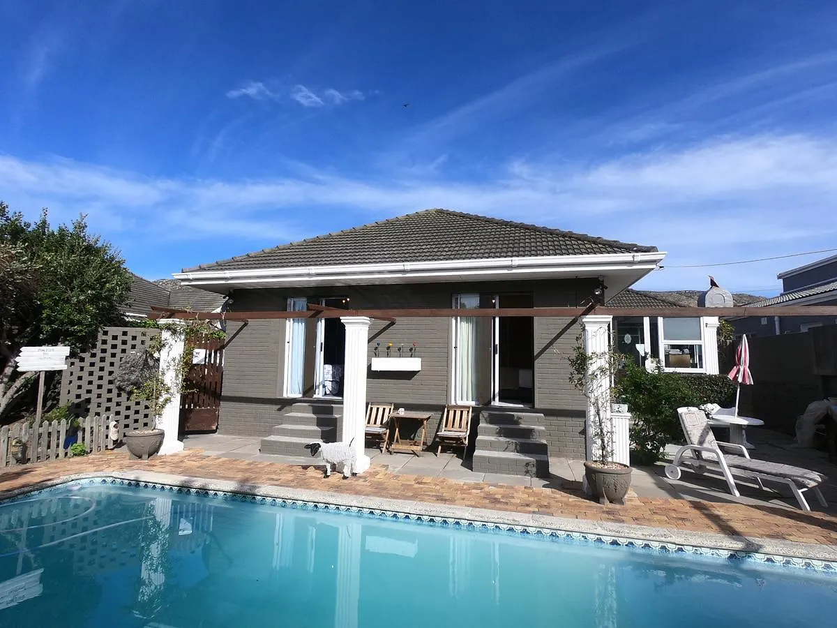 Leo'S Den Bed and Breakfast Fish Hoek 0*,